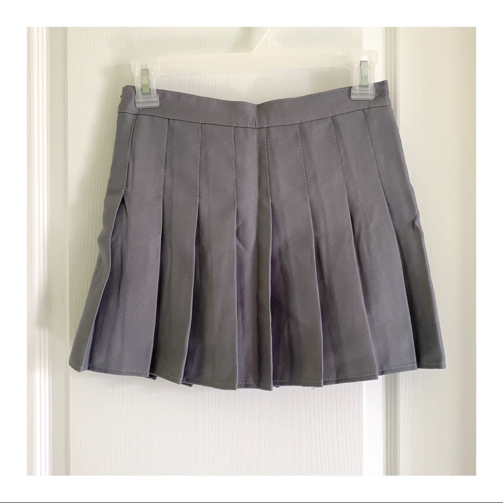 Grey pleated skirt